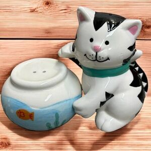 Russ Black/White Kitty Cat Fish Bowl Salt and Pepper Shakers
